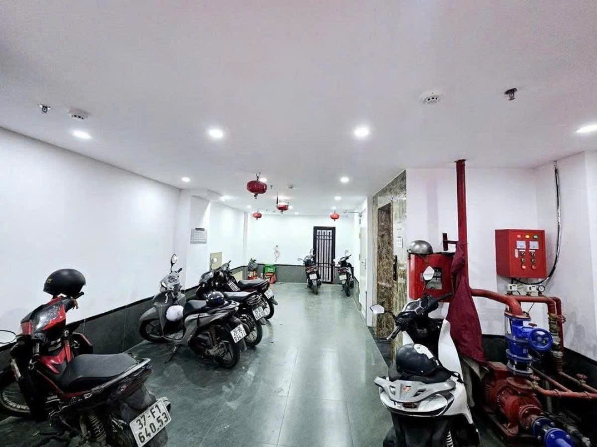 Cần bán Nhà mặt tiền đường Hoàng Văn Thái, Phường Khương Đình, Diện tích 90m², Giá 43 Tỷ 3