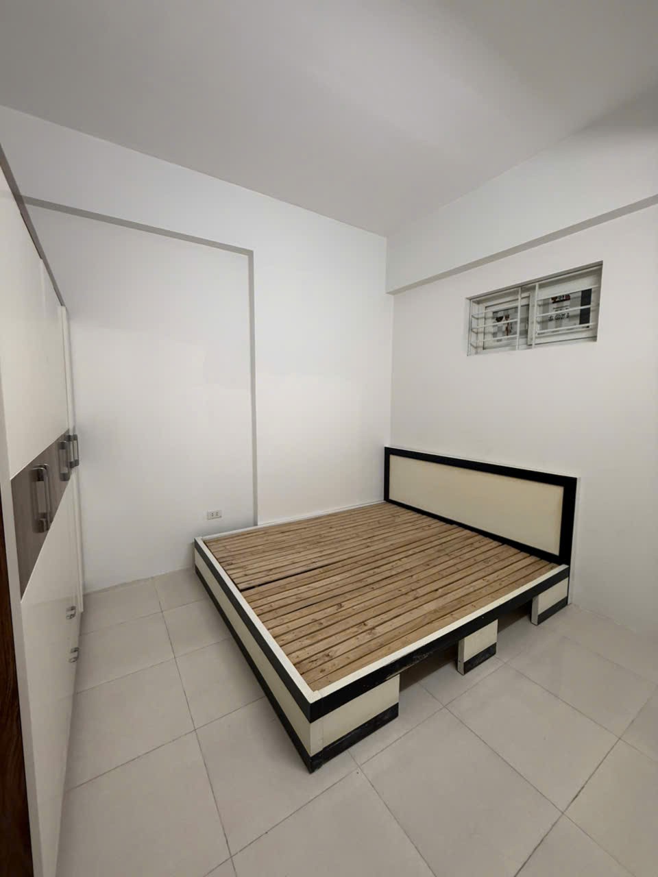 Bán gấp căn hộ chung cư Thanh Hà-Hà Đông 2PN- giá rẻ 4