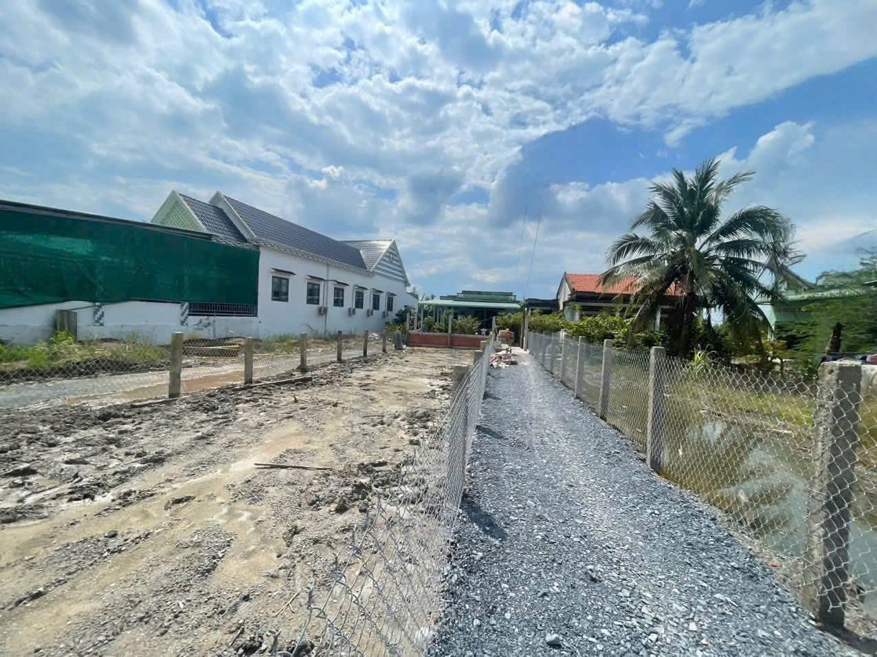 Bán đất thổ cư 2 mặt tiền tl 816 ấp 4, xã Bình Đức, Bến Lức dt 140m2 giá 1,97 tỷ 2