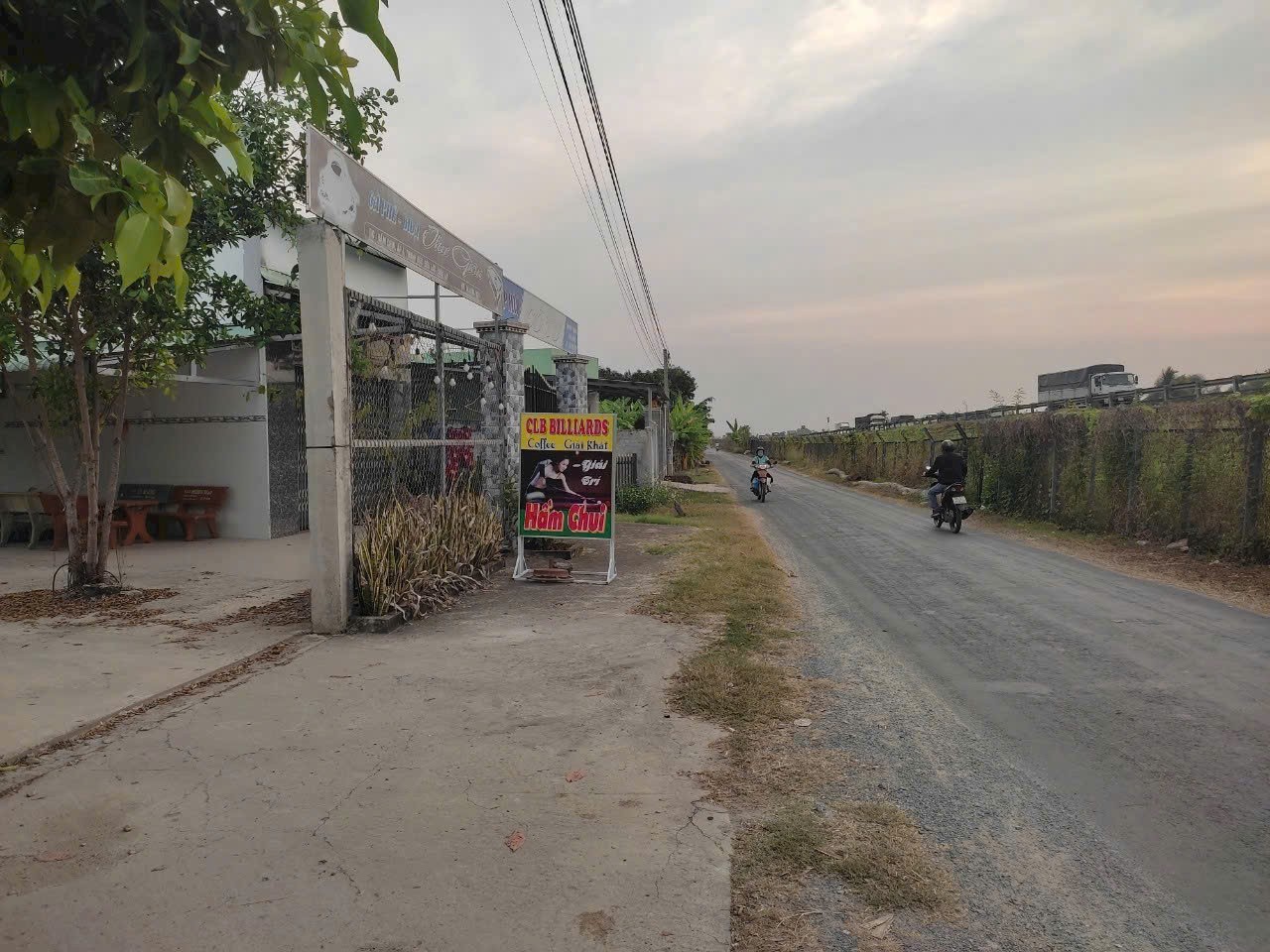 Bán nhà măt tiền Thạnh Đức, Bến Lức tdt 974m2 ( 300m2 thổ ) giá 4,9 tỷ 2