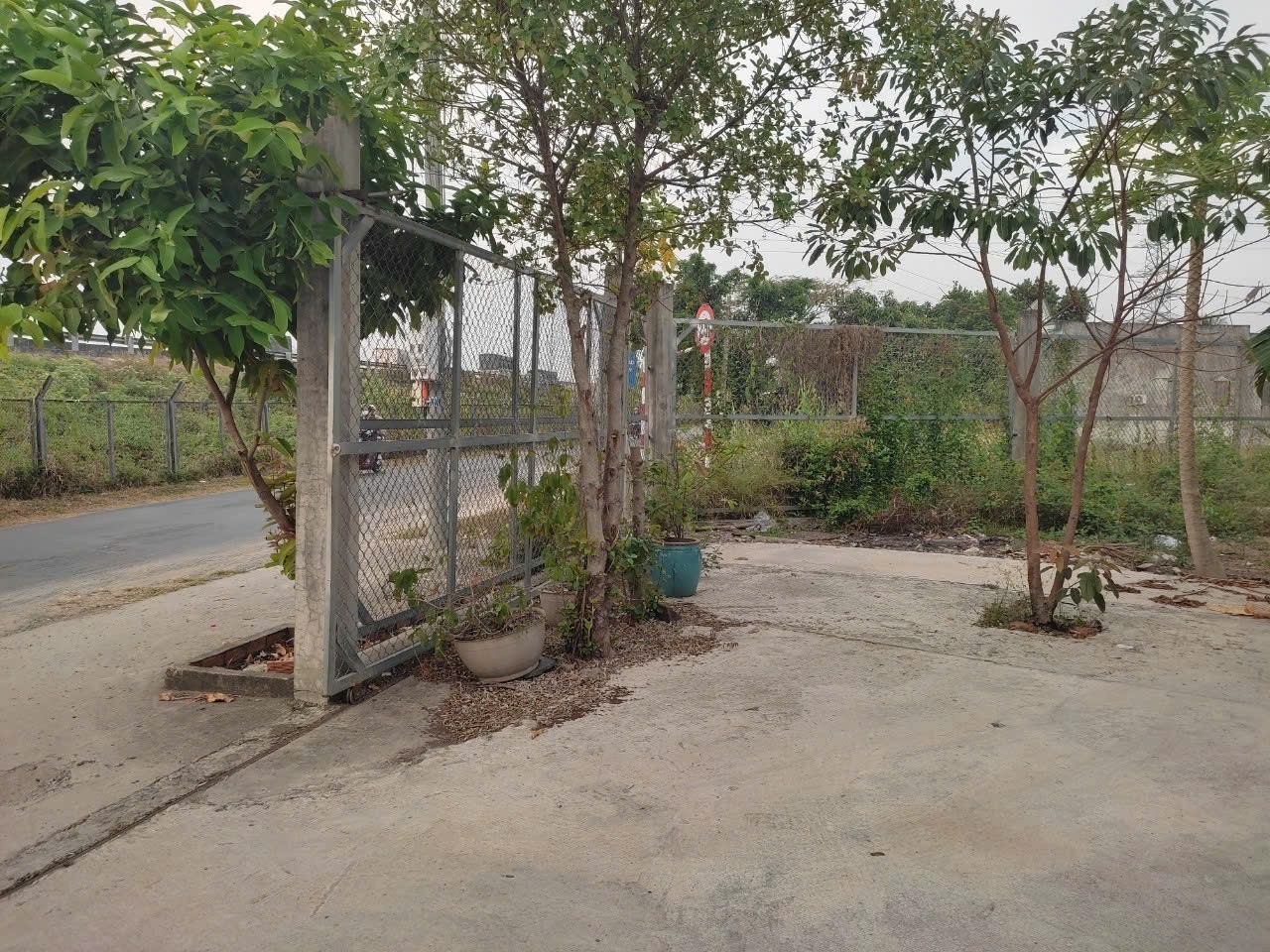 Bán nhà măt tiền Thạnh Đức, Bến Lức tdt 974m2 ( 300m2 thổ ) giá 4,9 tỷ 9