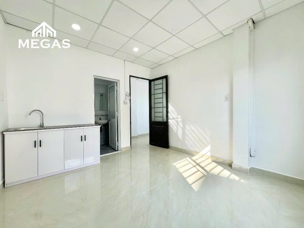 BÁN NHÀ Đ.XÓM CHIẾU- NGANG NỞ HẬU- XE HƠI ĐẬU CỬA- LƯU TÔNG TÔN THẤT - NGUYỄN TẤT THÀNH. 2