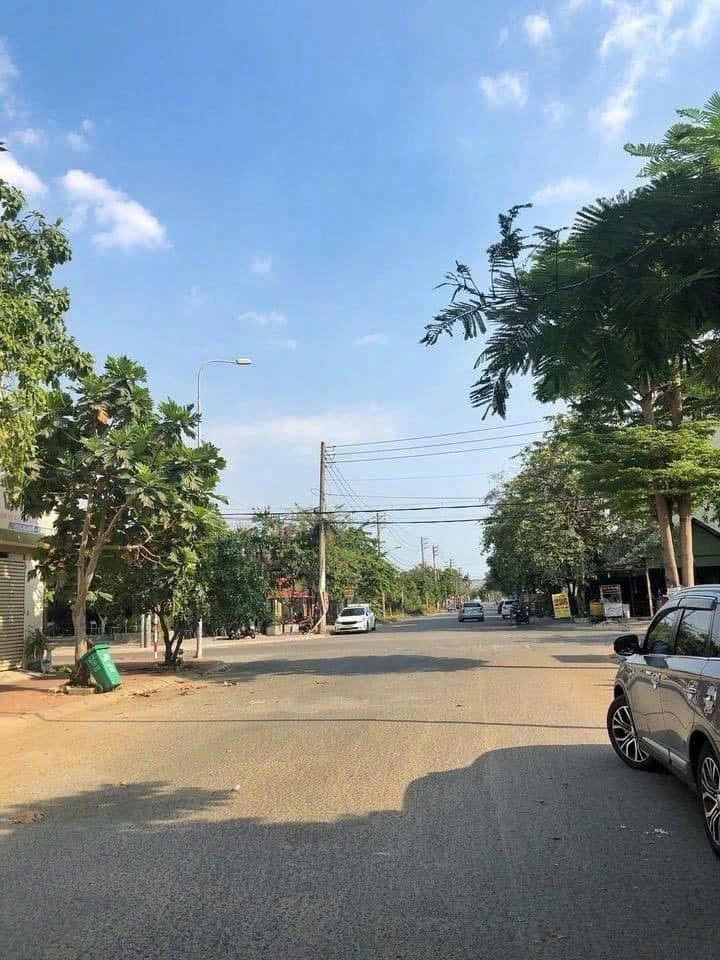 Cho thuê Nhà mặt tiền Phường Phước Long B, Quận 9, Diện tích 140m², Giá Thương lượng 2