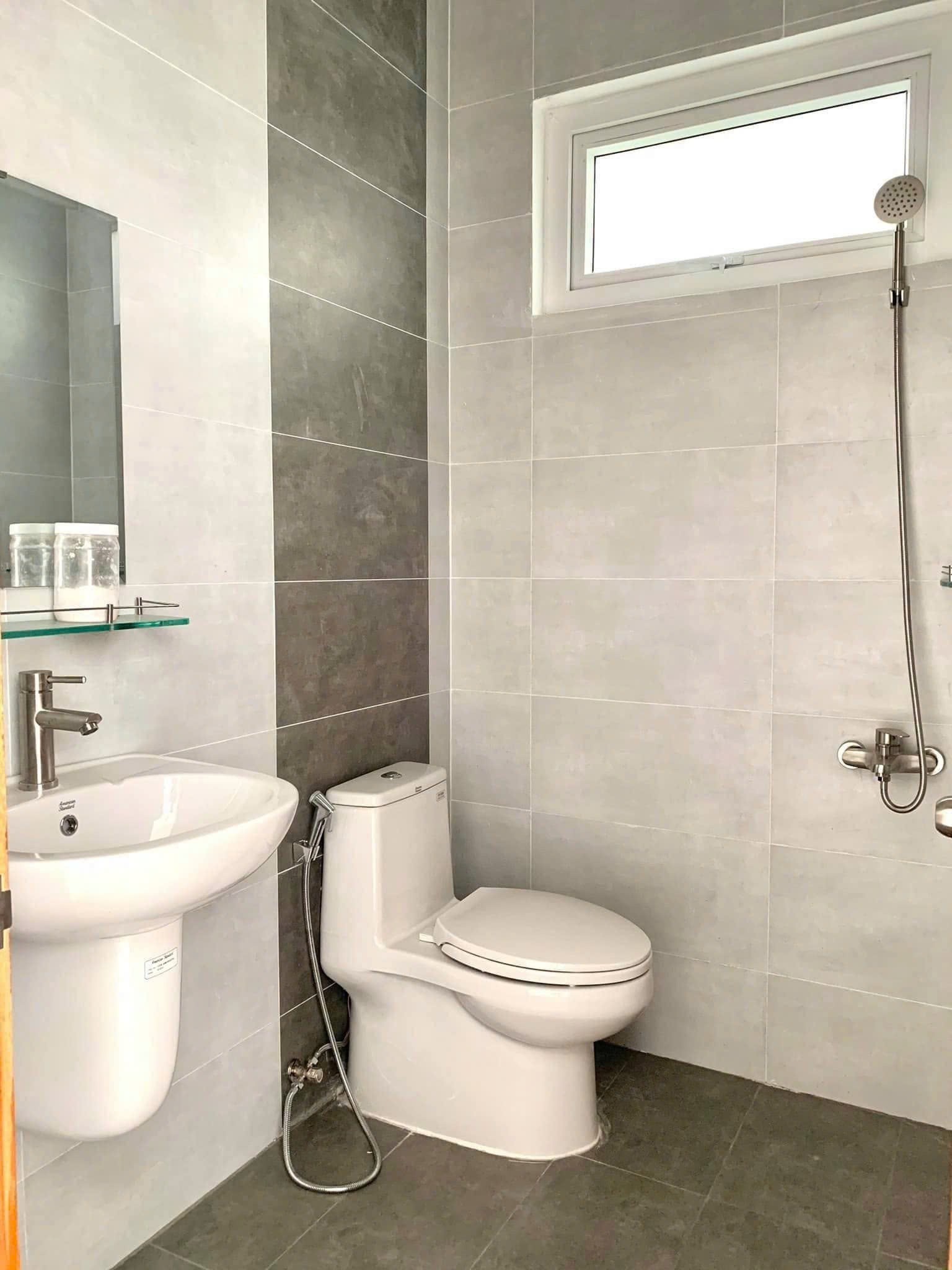 Cho thuê Nhà mặt tiền Phường Phước Long B, Quận 9, Diện tích 140m², Giá Thương lượng 4