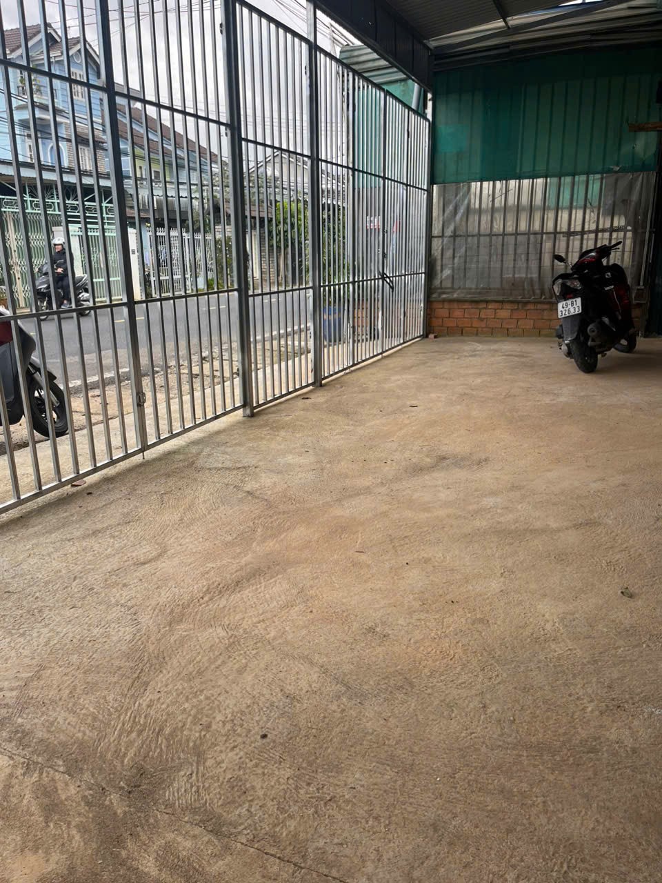 CHO THUÊ KHO 200M NGAY MẶT TIỀN ĐƯỜNG HỒ XUÂN HƯƠNG ĐÀ LẠT 10TR/ THÁNG 5