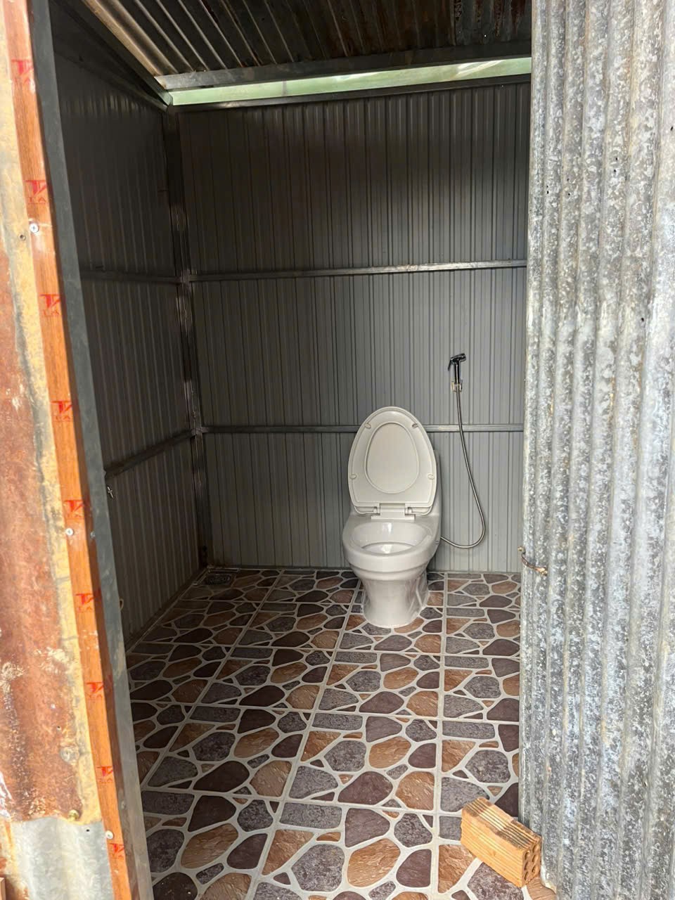 CHO THUÊ KHO 200M NGAY MẶT TIỀN ĐƯỜNG HỒ XUÂN HƯƠNG ĐÀ LẠT 10TR/ THÁNG 2