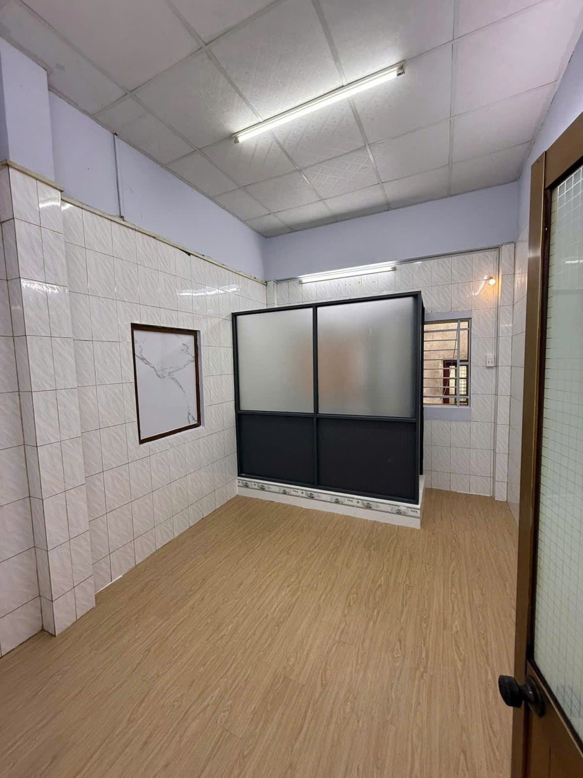 XÓM ĐẤT - Q11 - HXH 4M - DTSD 106M2 4 TẦNG 4 PN 3WC - GIÁ 5.98 TỶ 6