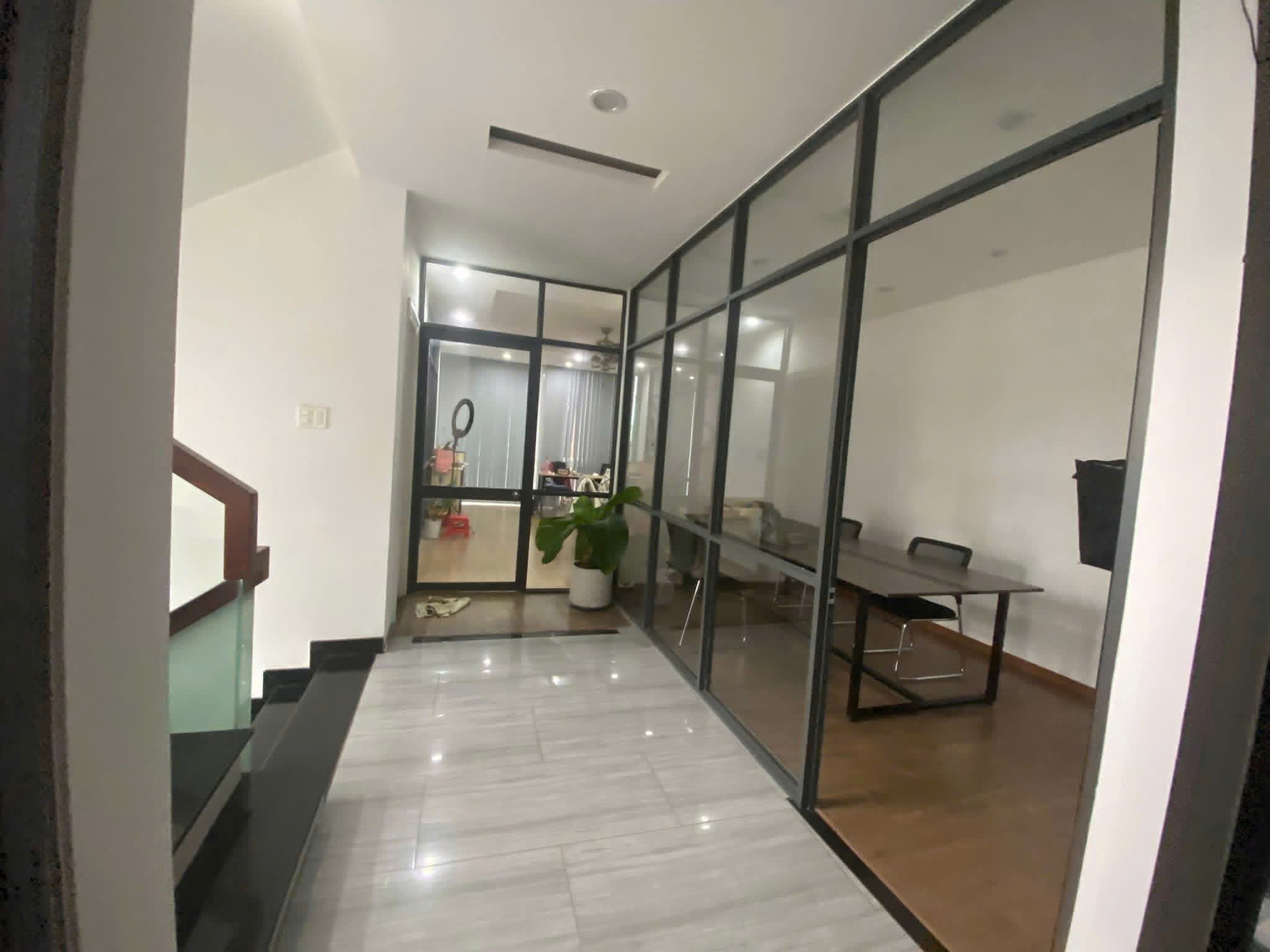 Cho thuê Biệt thự Phường Thạnh Mỹ Lợi, Quận 2, Diện tích 180m², Giá 85 Triệu/tháng 12