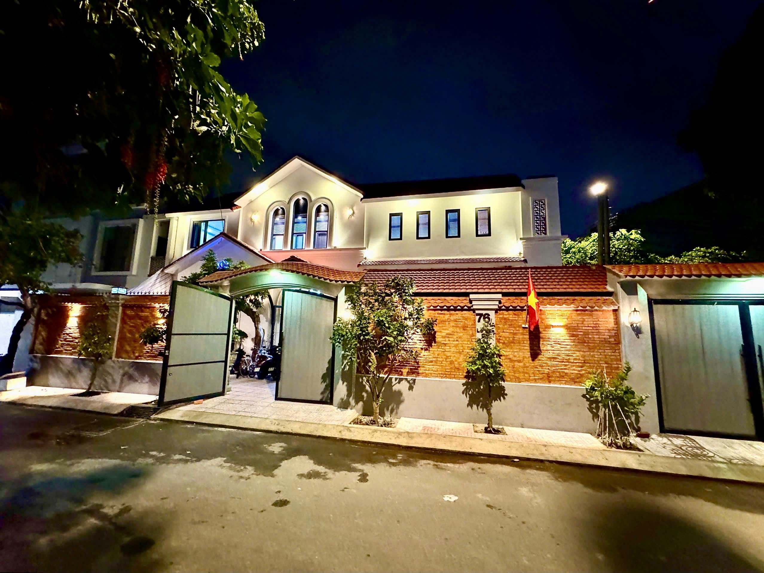 Cần bán Biệt thự Phường Linh Xuân, Thủ Đức, Diện tích 374m², Giá 13 Tỷ 27