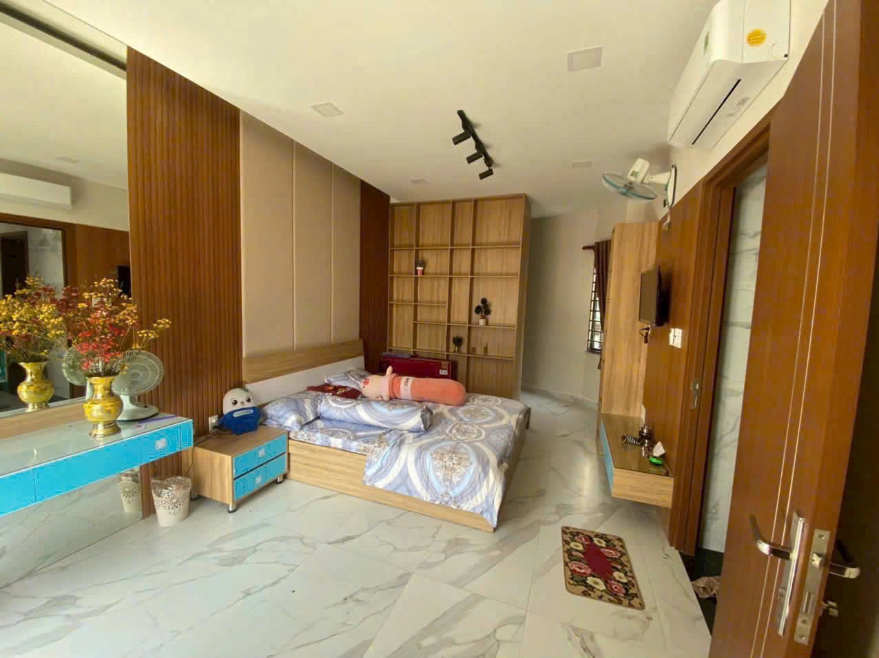 Nhà 3 mặt tiền mặt tiền Lý Thánh Tông, p Hiệp Tân dt 70m2 , 3 lầu , 4pn , 4wc giá 13 tỷ 15