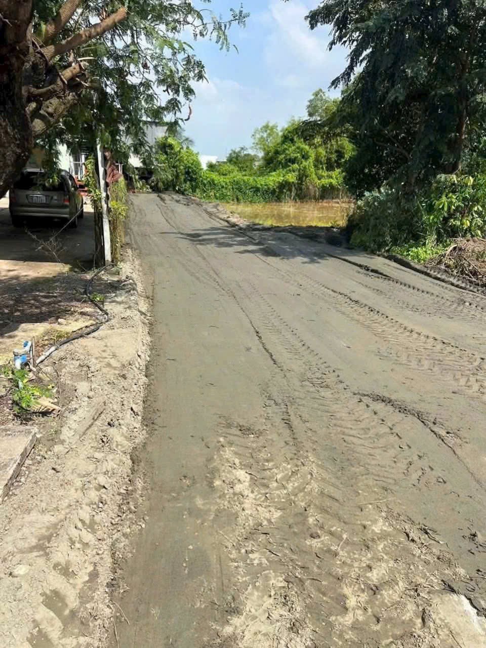 Bán đất thổ cư mặt tiền ĐT 830 xã Long Sơn , Cần Đước dt 175m2 giá 2,1 tỷ 2