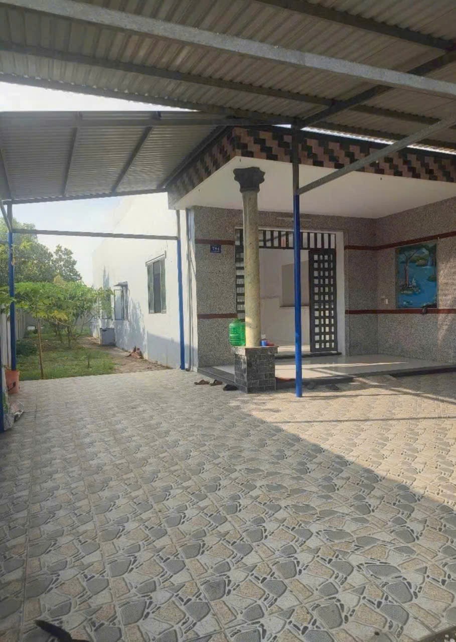 Bán nhà vườn xã Đức Hòa Thượng tdt 380m2 ( dtxd nhà 100m2) , 2pn ,1wc giá 2,6 tỷ 2