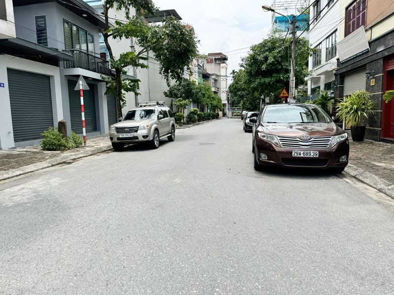 Chính chủ bán 85,1m2 nhà 3 tầng khu đấu giá S3 Việt Hưng. Nhà mới xây về ở được luôn