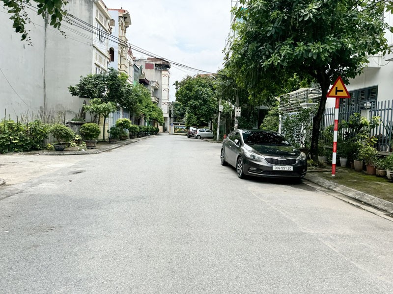 Chính chủ bán 85,1m2 nhà 3 tầng khu đấu giá S3 Việt Hưng. Nhà mới xây về ở được luôn 5