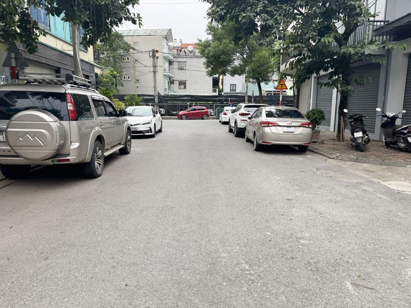 Chính chủ bán 85,1m2 nhà 3 tầng khu đấu giá S3 Việt Hưng. Nhà mới xây về ở được luôn 7