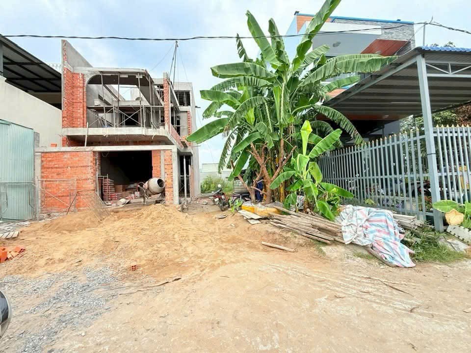 Bán nền thổ cư đường số 3, KDC 135 , thị trấn Bến Lức dt 120m2 giá 2,6 tỷ 2