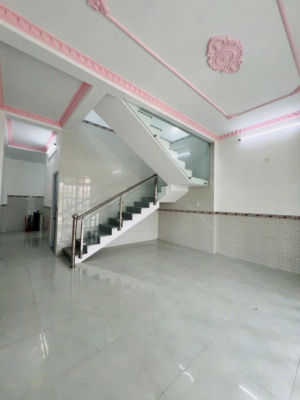 Bán nhà mới xây đường Chùa Thiên Mụ, xã Mỹ Lộc dt 83m2 thổ cư ,1 lầu, 3pn , 2wc giá 1,65 tỷ 9