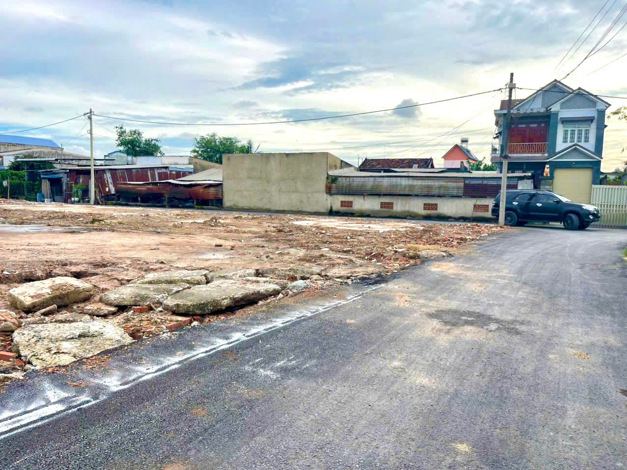 Lốc 10 lô thổ cư / TL 15 , xã Tân Thạnh Đông dt 100 - 140m2 giá 2,3 - 2,7 tỷ tùy lô 4