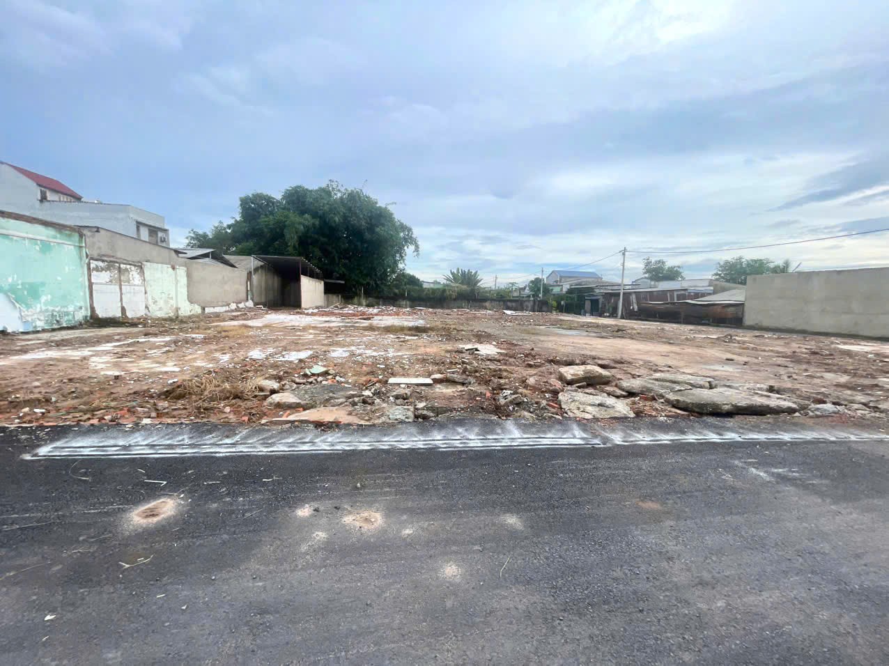 Lốc 10 lô thổ cư / TL 15 , xã Tân Thạnh Đông dt 100 - 140m2 giá 2,3 - 2,7 tỷ tùy lô 6