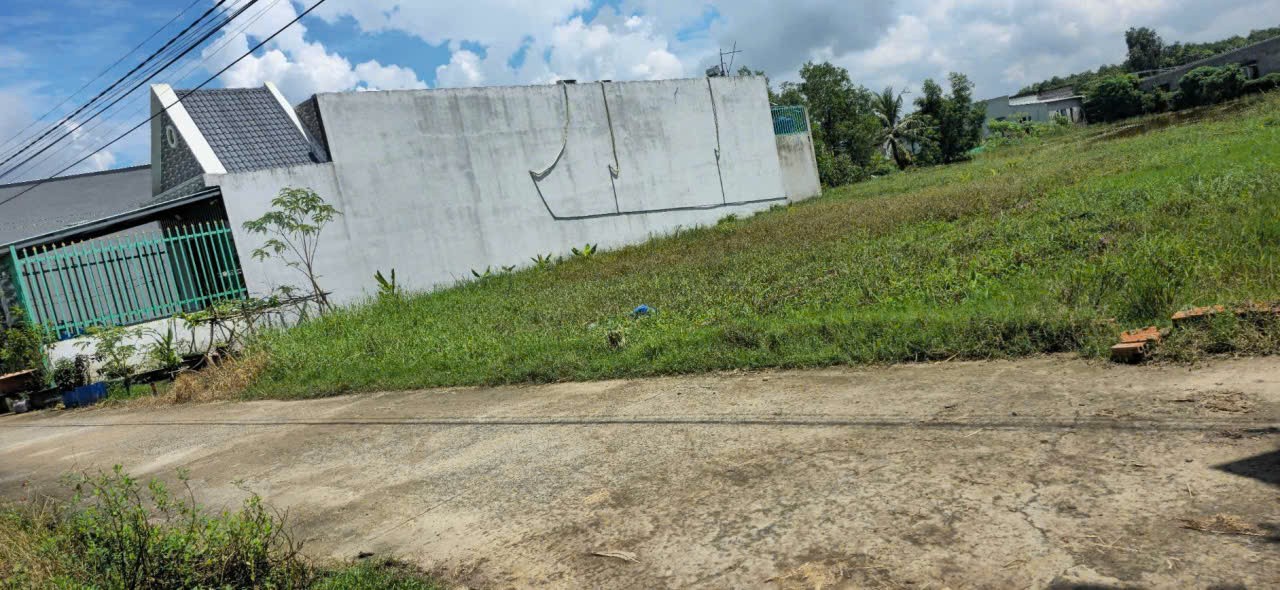 Bán 2 lô đất thổ cư Xóm Hốc Nghệ , xã Long Cang dt 150m2 giá 920 triệu / lô 5