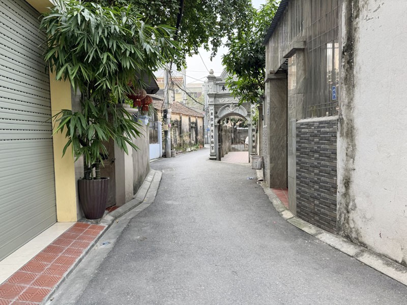 Cần bán 176m2 đất thổ cư Làng Vàng, Gia Lâm. Đường xe vios vào nhà, phù hợp làm nhà vườn