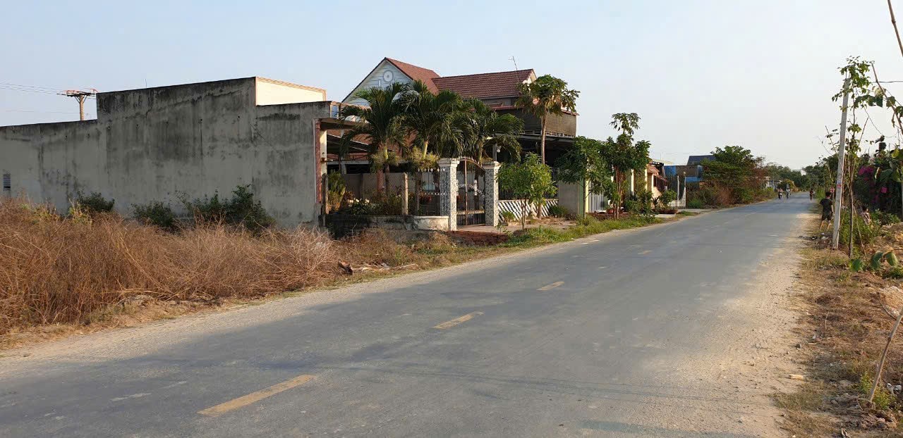 Bán đất thổ cư đường nhựa góc 2 mặt tiền xã Đức Lập Hạ dt 300m2 giá 2 tỷ