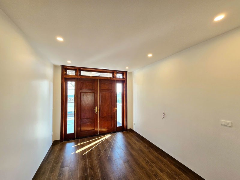 Cần bán 51,7m2 nhà 6 tầng, thoáng trước sau, thang máy tại TĐC Ngọc Thụy, Bồ Đề 10