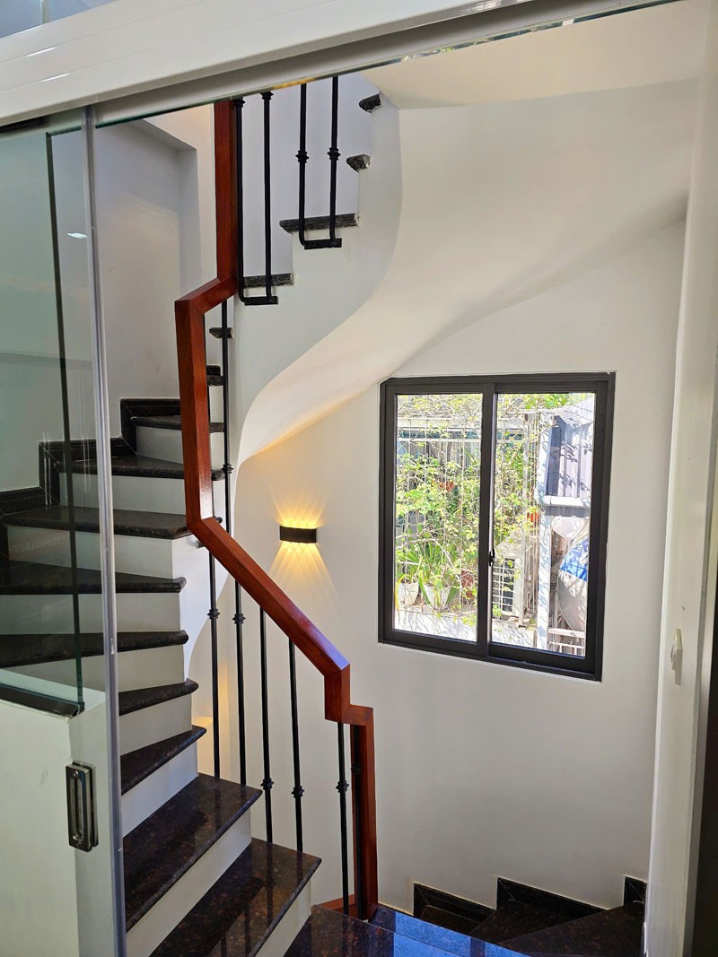 Cần bán 51,7m2 nhà 6 tầng, thoáng trước sau, thang máy tại TĐC Ngọc Thụy, Bồ Đề 11