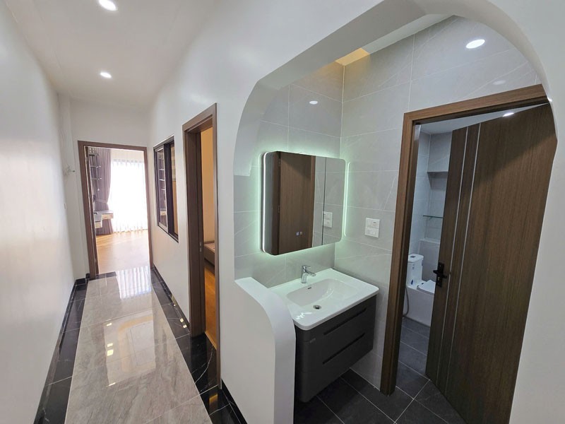 Cần bán 51,7m2 nhà 6 tầng, thoáng trước sau, thang máy tại TĐC Ngọc Thụy, Bồ Đề 15