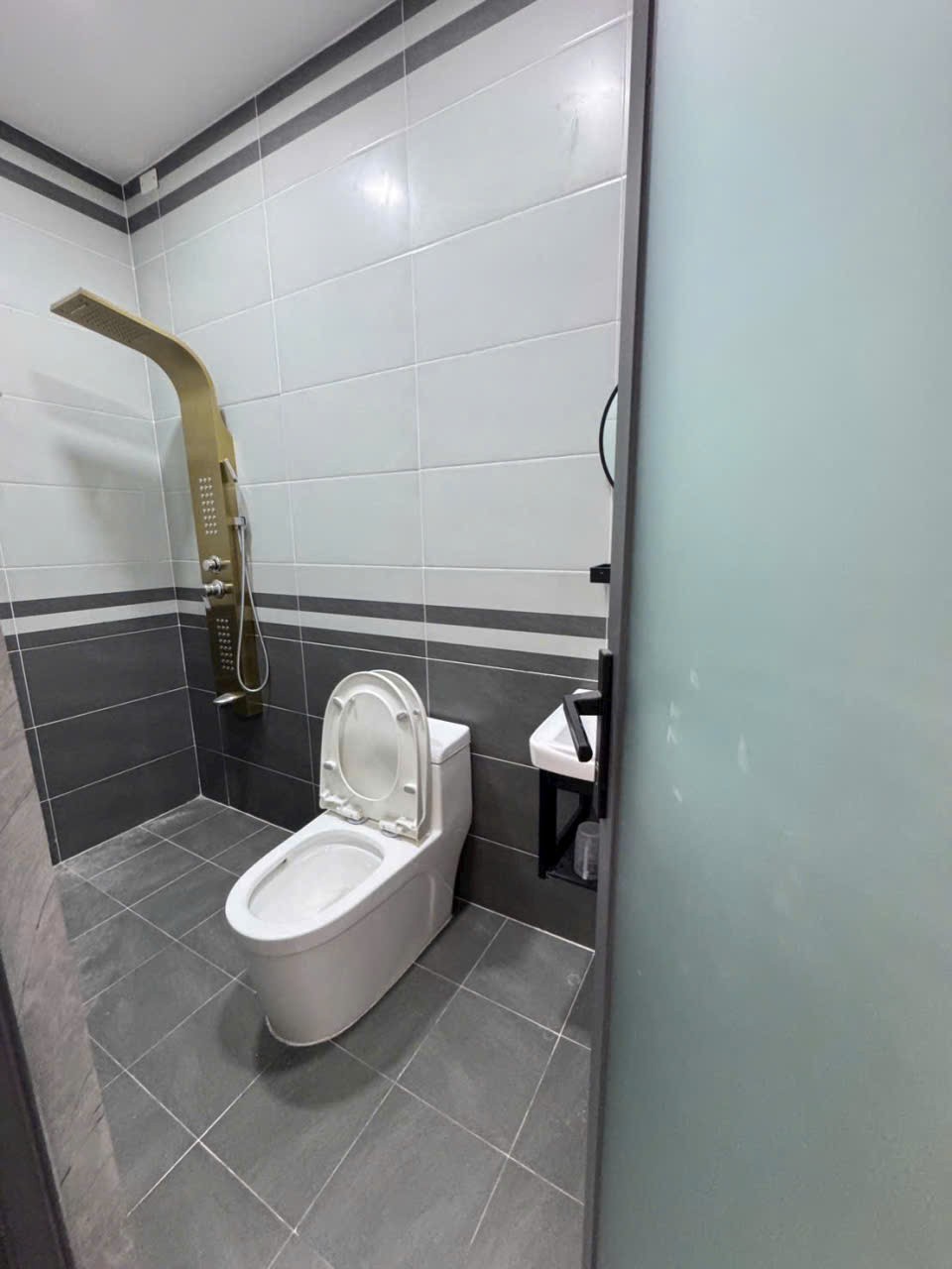 Bán nhà mới xây Liên Khu 4-5 dt 54m2 , 4 lầu , 4pn, 4wc giá 5,6 tỷ 7