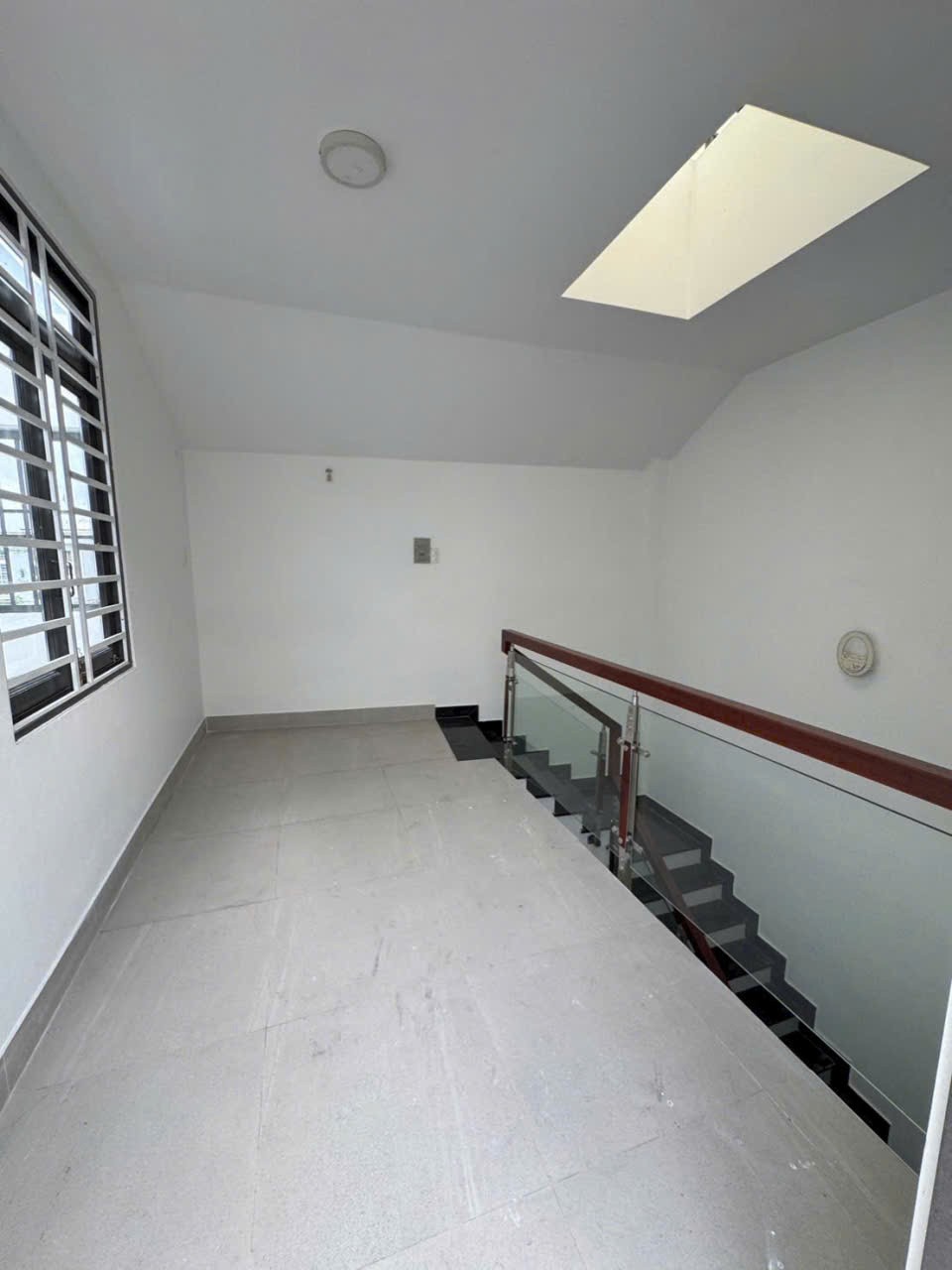 Bán nhà mới xây Liên Khu 4-5 dt 54m2 , 4 lầu , 4pn, 4wc giá 5,6 tỷ 8