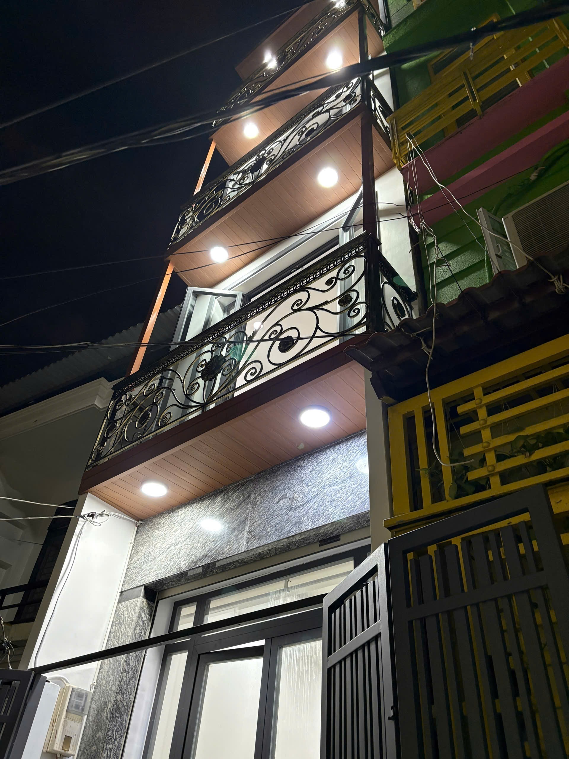 Bán nhà Quận 7 hẻm 6m 178 Nguyễn Văn Linh dt 4,2x20m, 5 tầng,6Pn