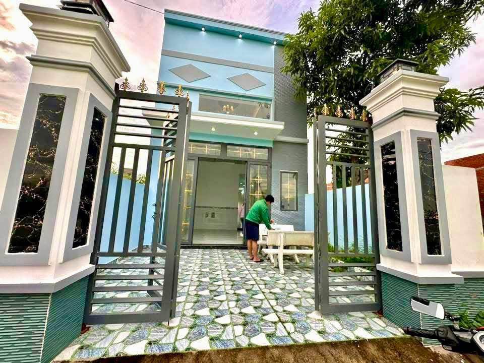 Bán nhà mới xây xã Long Khê , Cần Đước dt 122m2 full thổ 1 lửng, 3pn, 2wc giá 1,53 tỷ 9