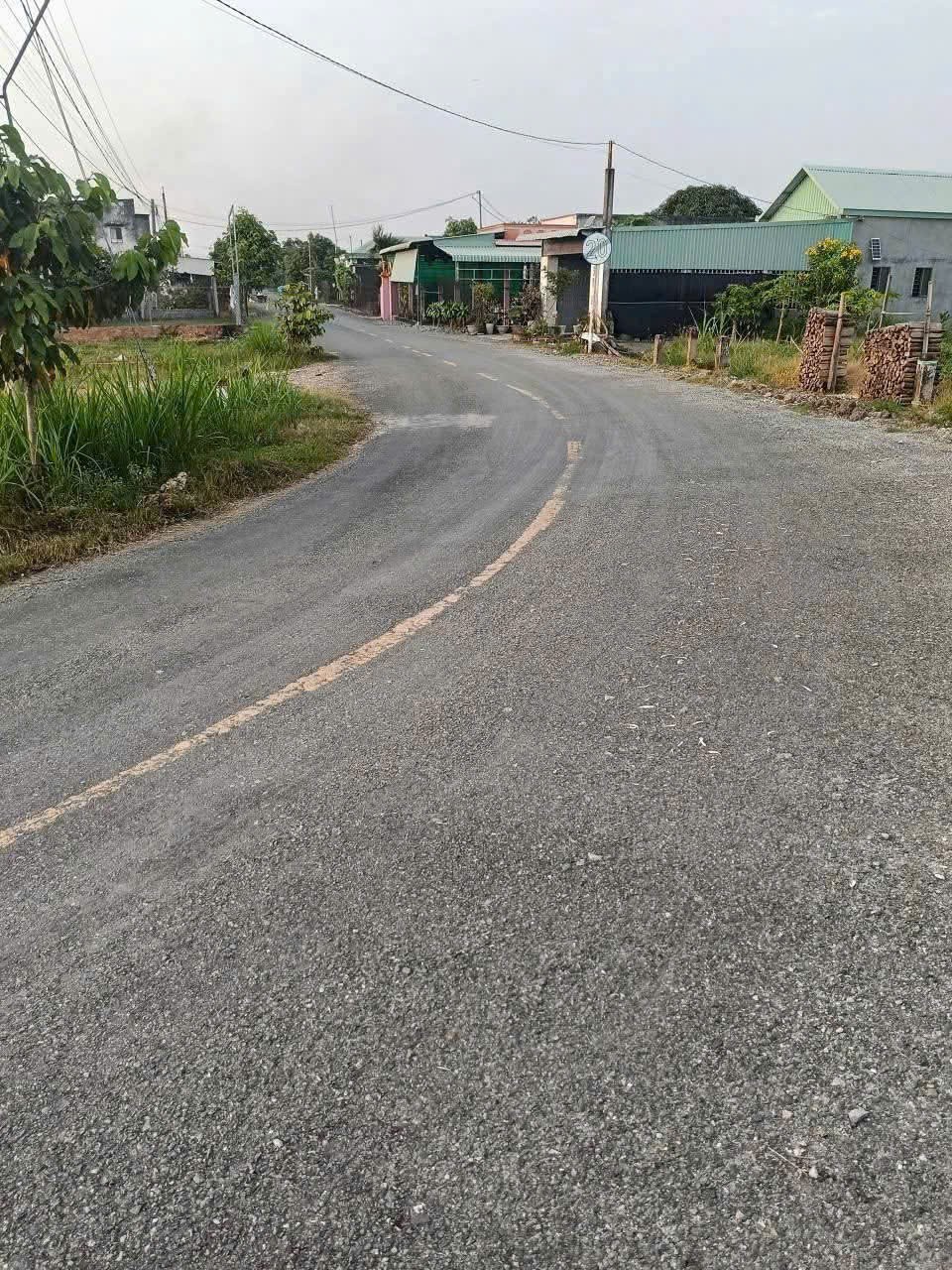 Bán đất đường Phước Toàn , Long Hiệp  dt 453m2 ( 110m2 thổ + 343m2 đất lúa) giá 2,15 tỷ 5