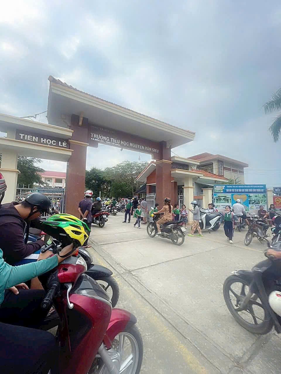 Bán nền thổ cư xã Thanh Phú, Bến Lức dt 100m2 đường beton xe hơi 3,5m giá 2,2 tỷ 2