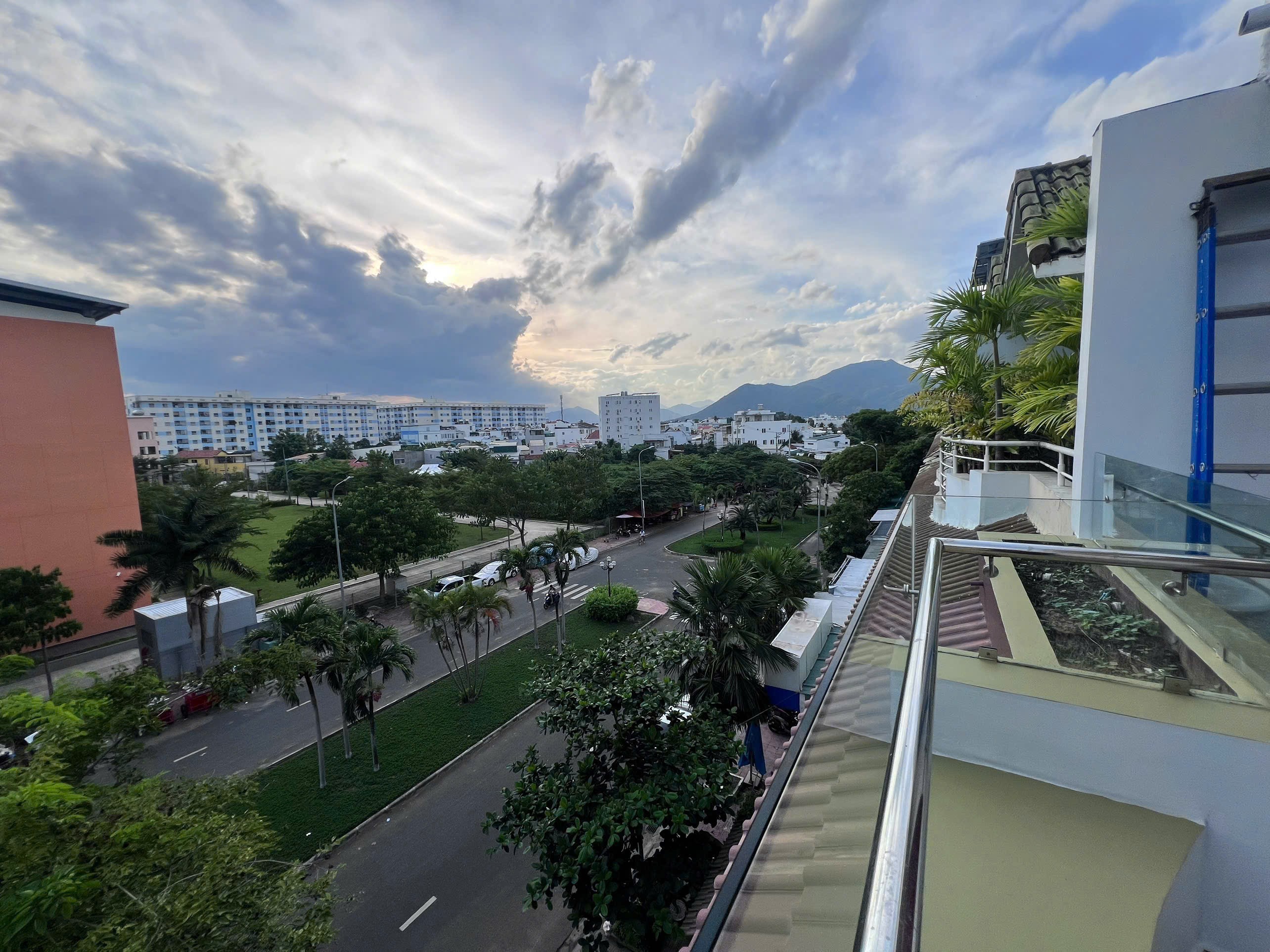 BÁN NHÀ 3 TẦNG KINH DOANH NGAY GIỮA KHU VĨNH ĐIỀM TRUNG SẦM UẤT. 3