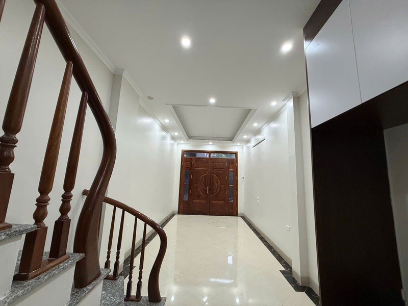 Cần bán 30m2 nhà 5 tầng ngõ 80/1 Hoa Lâm. Ngay gần chợ, trường học các cấp, siêu thị Big C