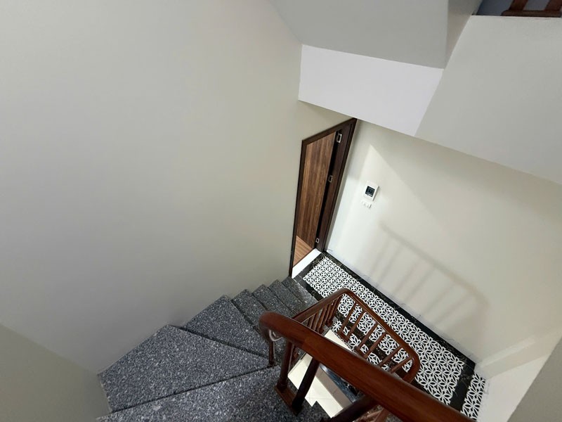 Cần bán 30m2 nhà 5 tầng ngõ 80/1 Hoa Lâm. Ngay gần chợ, trường học các cấp, siêu thị Big C 3