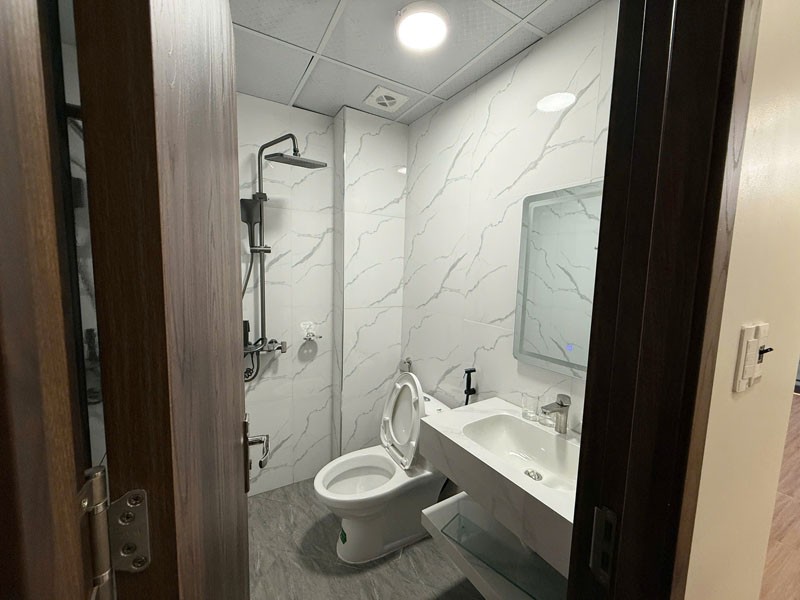 Cần bán 30m2 nhà 5 tầng ngõ 80/1 Hoa Lâm. Ngay gần chợ, trường học các cấp, siêu thị Big C 5