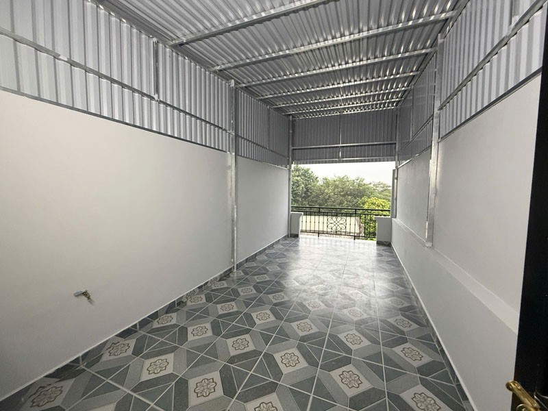 Cần bán 30m2 nhà 5 tầng ngõ 80/1 Hoa Lâm. Ngay gần chợ, trường học các cấp, siêu thị Big C 7