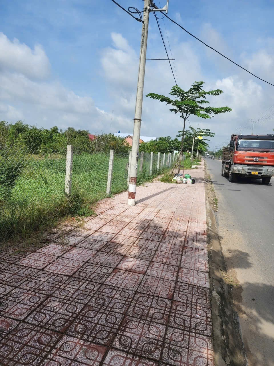 3 lô đất vip mặt tiền ĐT 830, xã Long Cang , Cần Đước giá 9,8 - 9,9 -13,3 tỷ 2