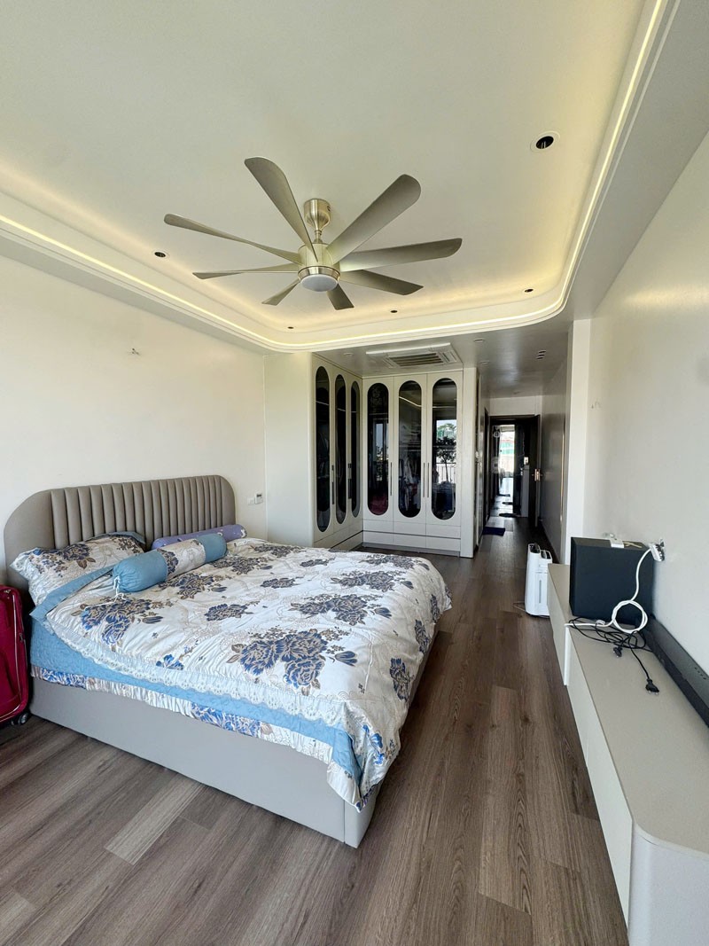 Cần bán 49,9m2 nhà 8 tầng thang máy, full nội thất cao cấp tại mặt phố Hoa Động, Phường Long Biên 2