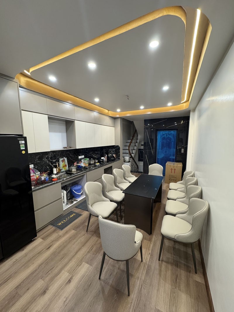 Cần bán 49,9m2 nhà 8 tầng thang máy, full nội thất cao cấp tại mặt phố Hoa Động, Phường Long Biên 4