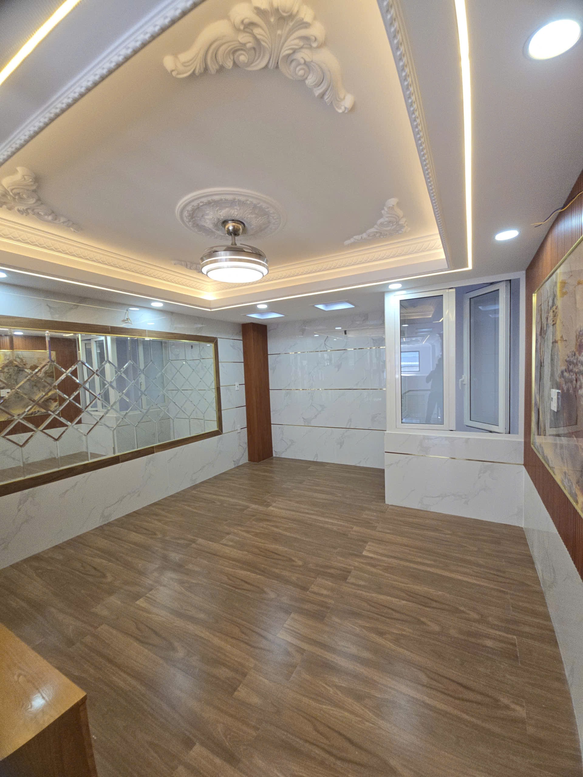 SIÊU PHẨM 5 TẦNG DTSD 275M2 LÊ VĂN QUỚI - HẺM XE HƠI 8M - GIÁ 8.7 TỶ 7