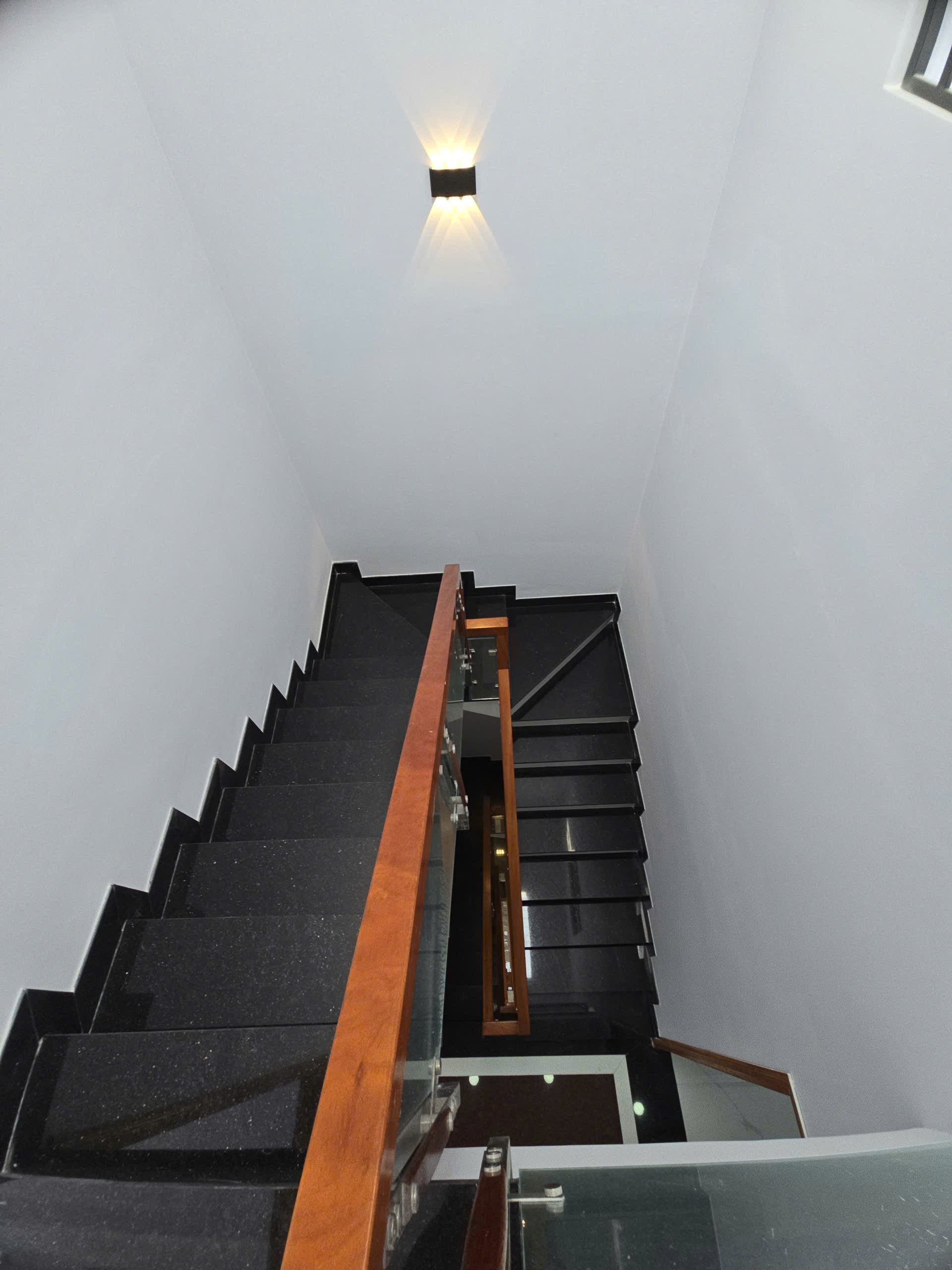 SIÊU PHẨM 5 TẦNG DTSD 275M2 LÊ VĂN QUỚI - HẺM XE HƠI 8M - GIÁ 8.7 TỶ 9