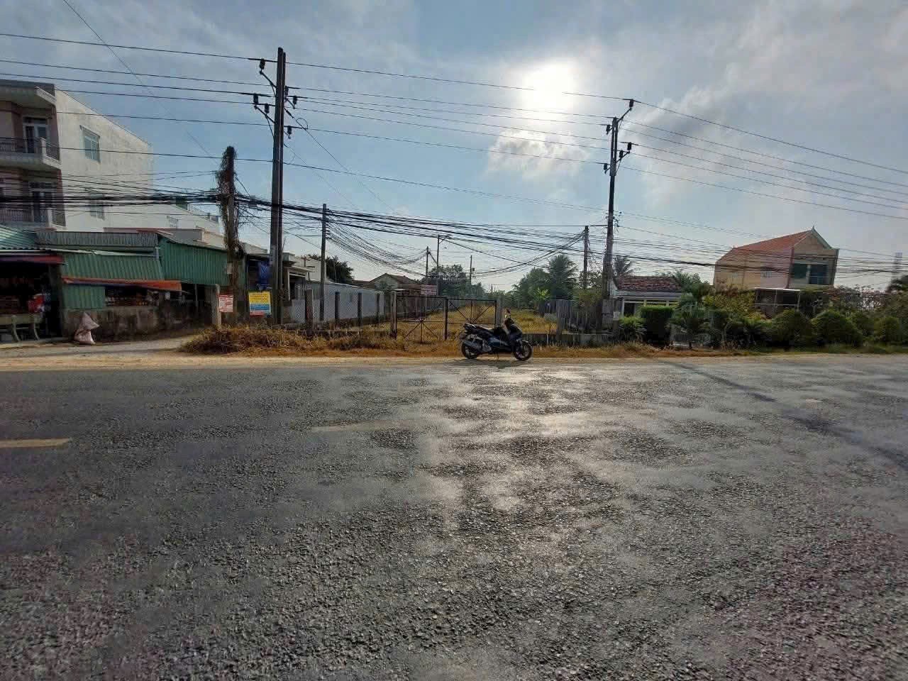 Bán đất thổ cư 2 mặt tiền đường ĐT 826 , xã Tân Lân, Cần Đước dt 607m2 full thổ giá 6 tỷ 2