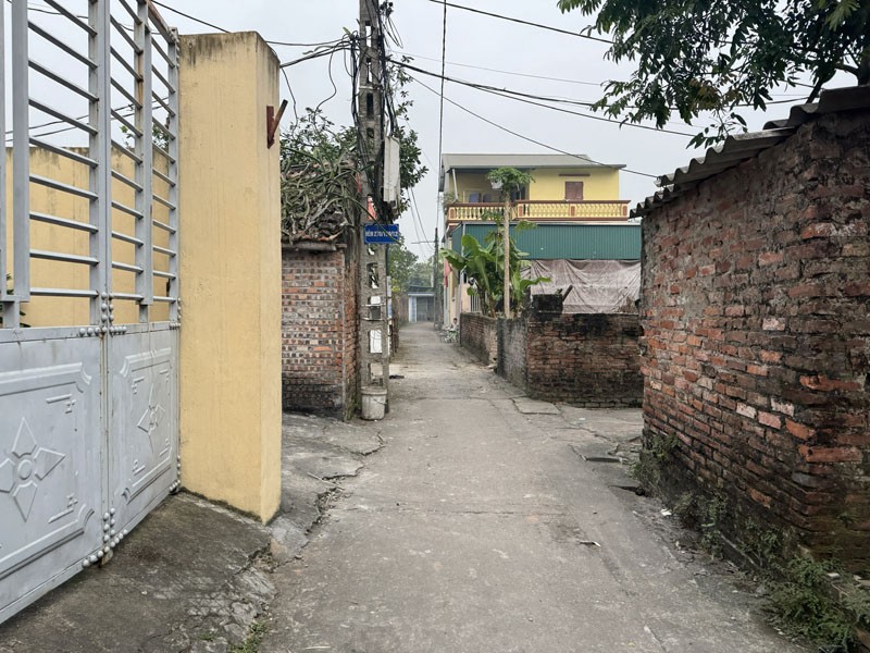 Cần bán 62,9m2 đất Giao Tất A, Xã Thuận An. Đường rộng 2,5m, đang được trải nhựa sạch sẽ