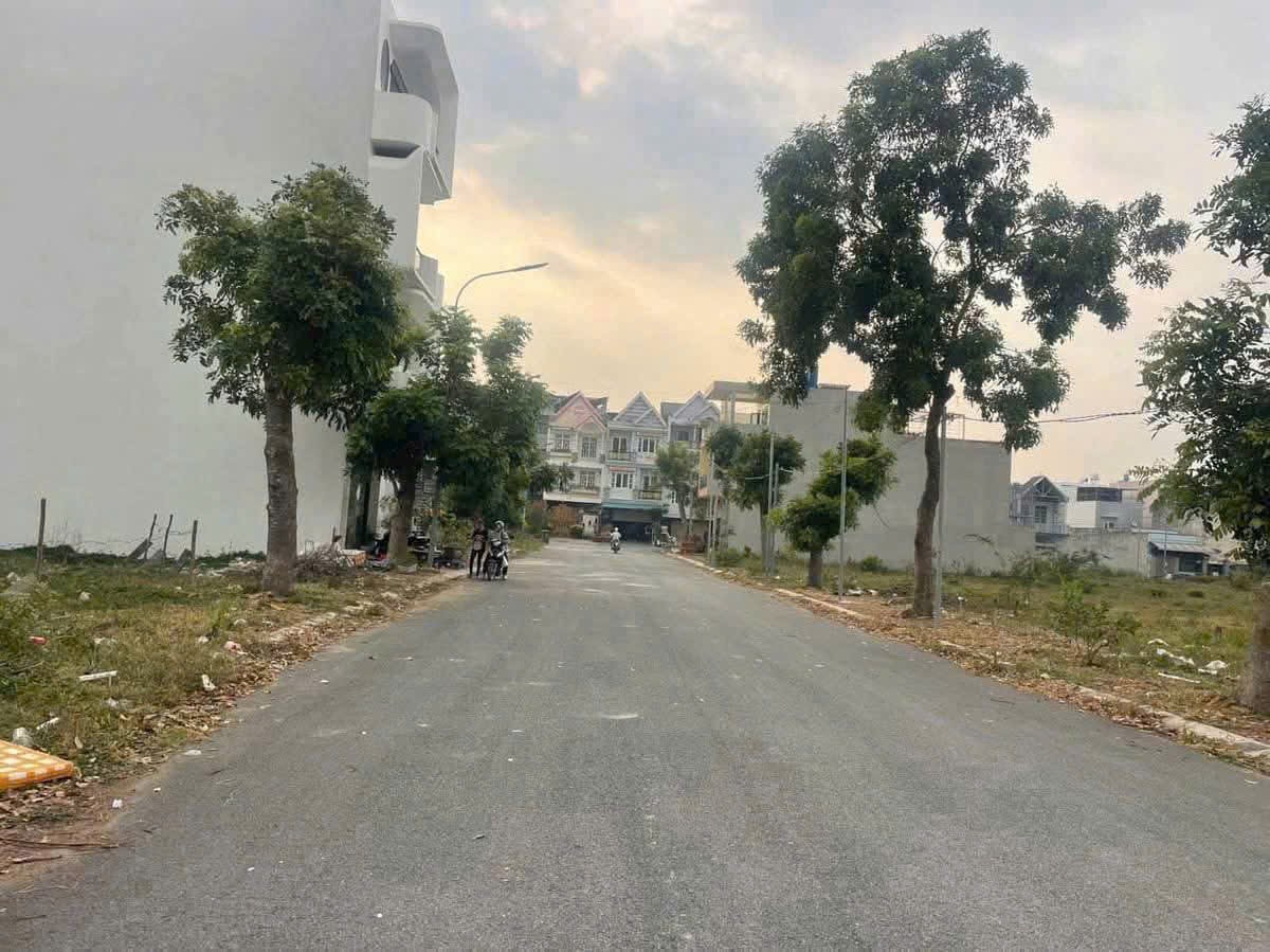 Bán nền thổ cư đường số 15 , KDC 135, thị trấn Bến Lức giá giảm còn 3,05 tỷ 2