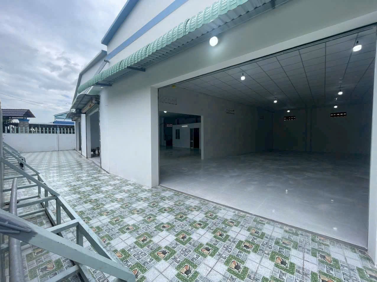 Bán 3 nhà xưởng nhỏ liền kề xã An Thạnh , Bến Lức tdt 850m2 ( có 300m2 thổ) giá 6,5 tỷ 5