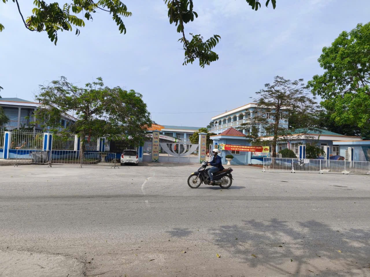 MẢNH ĐẤT NẰM GIỮA KHU ĐÔ THỊ ĐẠI ÁNG. Ô TÔ ĐỖ CỬA NGAY GẦN HỒ